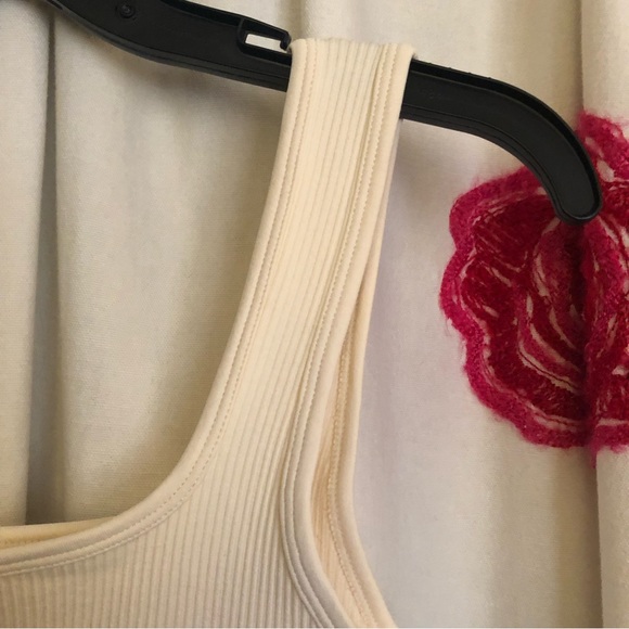 NEW IN ✨ White bodysuit with snap closure - Picture 6 of 8